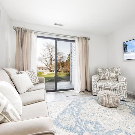Gorgeous 2 Bedroom Lake View Condo Traverse City Exterior photo