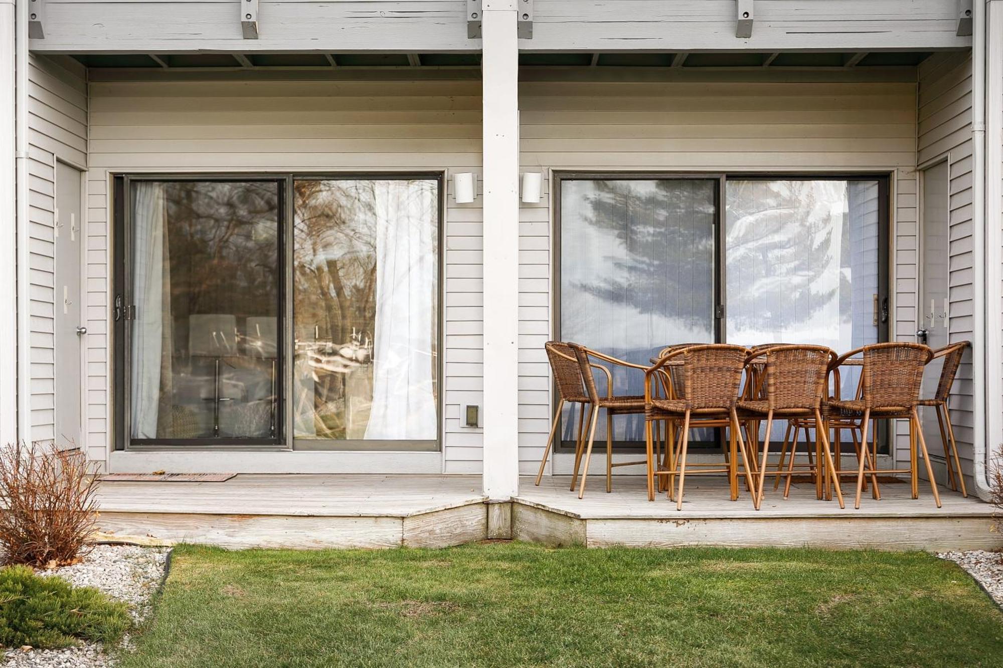 Gorgeous 2 Bedroom Lake View Condo Traverse City Exterior photo